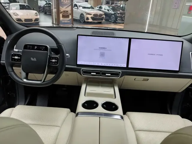 Li Auto L8 — Фото автомобиля 17