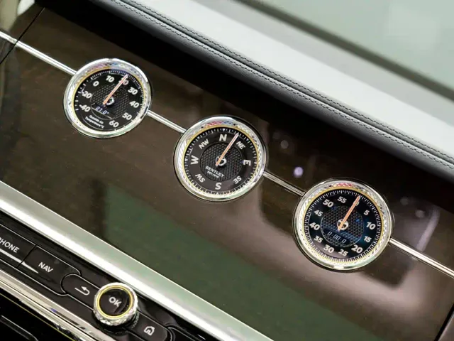 Bentley Flying Spur — Фото автомобиля 25