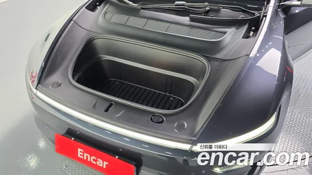 Tesla Model Y — Фото автомобиля 6