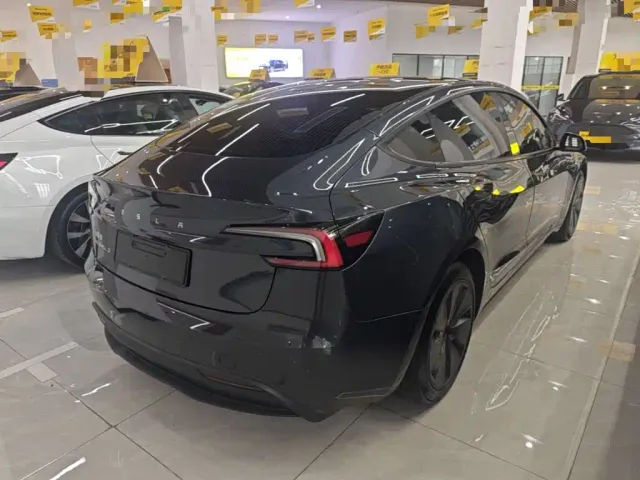 Tesla Model 3 — Фото автомобиля 6
