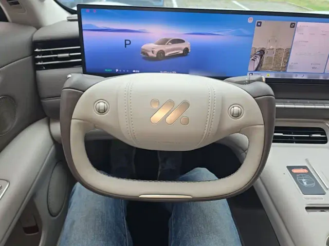 IM Motors LS6 — Фото автомобиля 14