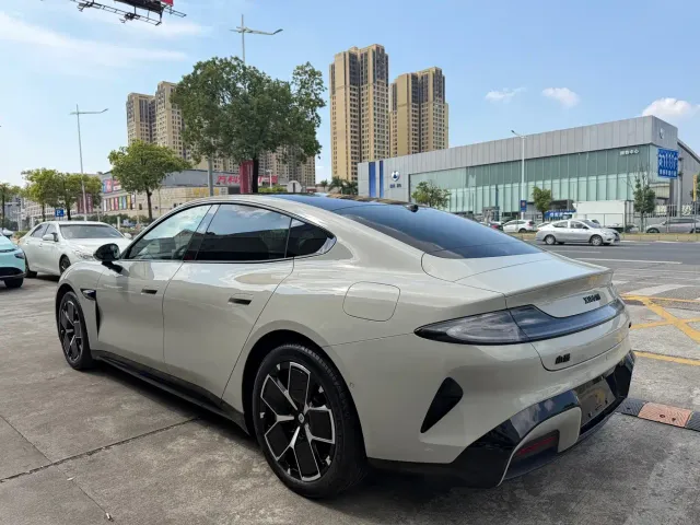 Xiaomi SU7 — Фото автомобиля 12