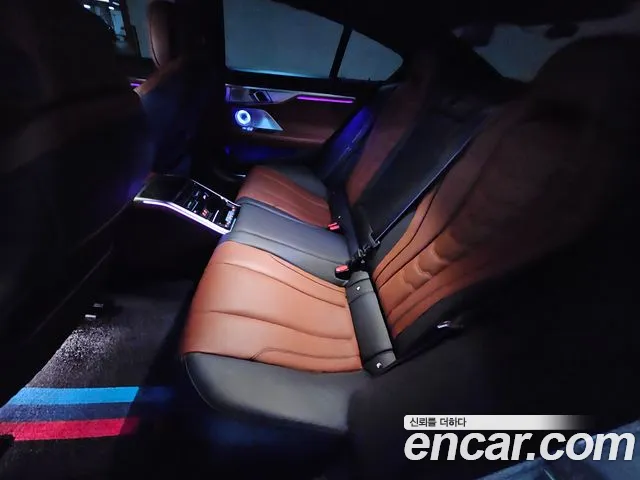 BMW 8 Series G15 — Фото автомобиля 10
