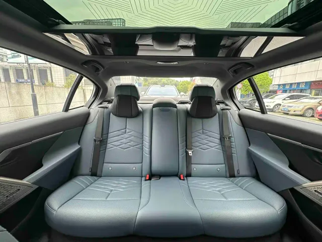 BMW 5 Series — Фото автомобиля 14