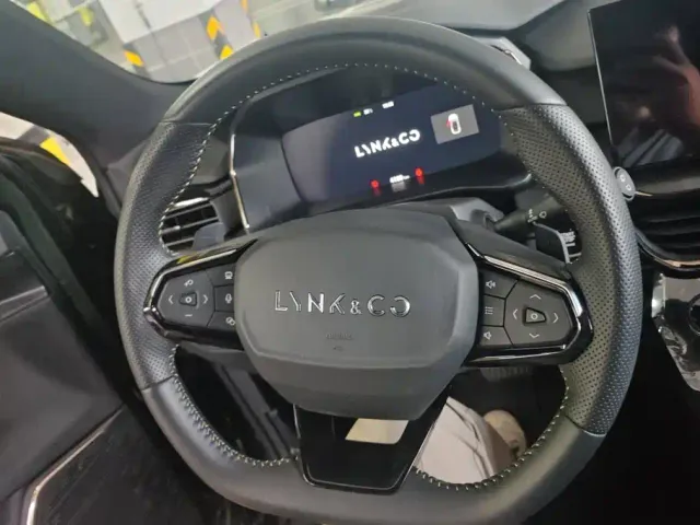 Lynk & Co Z20 — Фото автомобиля 15