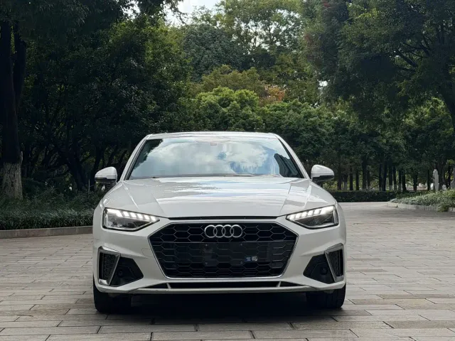 Фотография автомобиля — Audi A4L