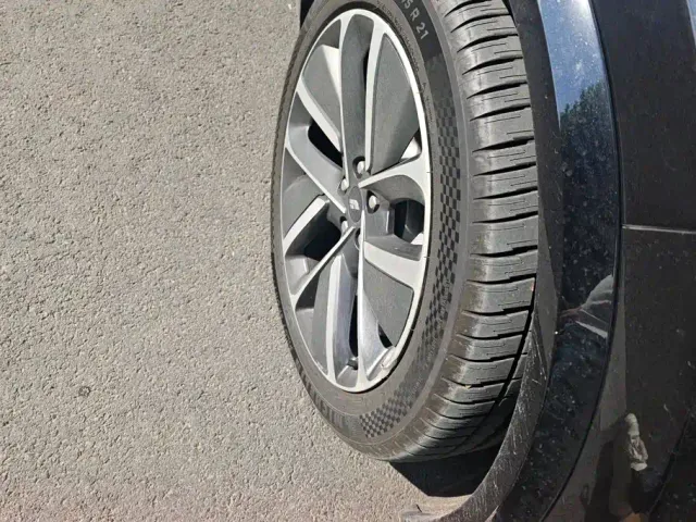 Li Auto L9 — Фото автомобиля 6