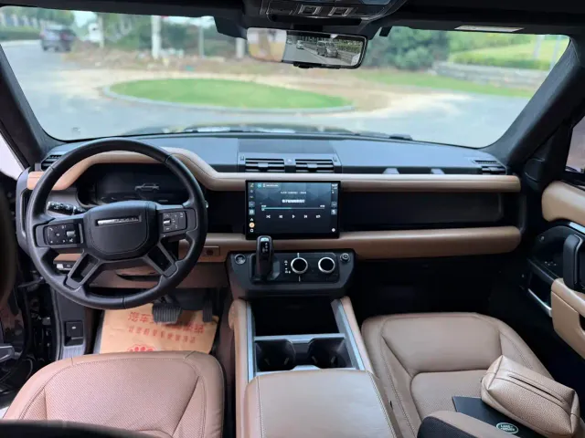 Land Rover Defender — Фото автомобиля 5