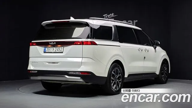 Kia Carnival Generation 4 — Фото автомобиля 2