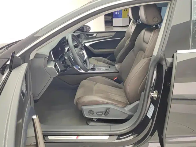 Audi A7L — Фото автомобиля 9