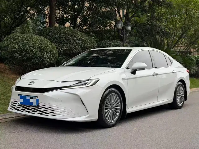 Toyota Camry — Фото автомобиля 2