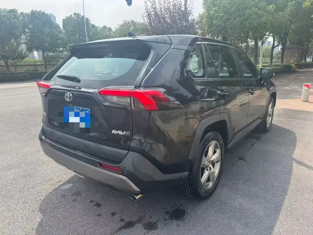 Toyota RAV4 — Фото автомобиля 4