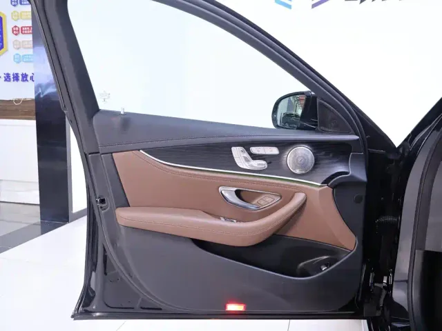 Mercedes-Benz E-Class — Фото автомобиля 18