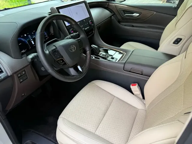 Toyota Alphard — Фото автомобиля 8