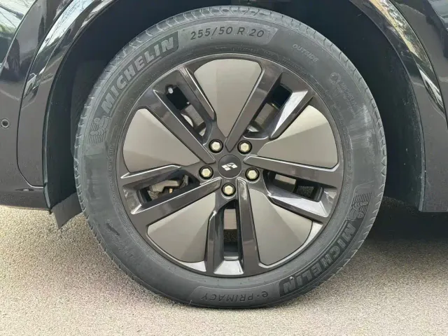 Li Auto L7 — Фото автомобиля 19