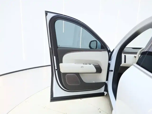 Li Auto L8 — Фото автомобиля 18