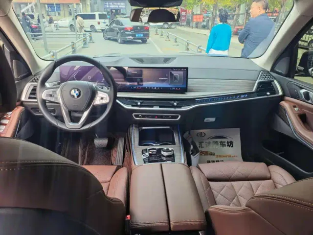 BMW X7 — Фото автомобиля 3