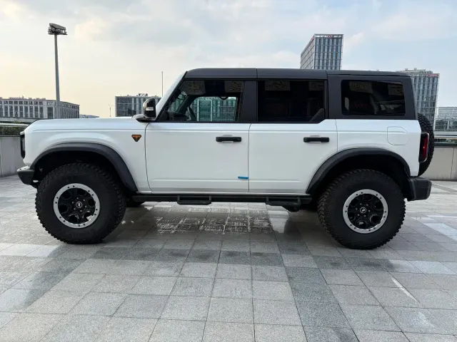 Ford Bronco — Фото автомобиля 2