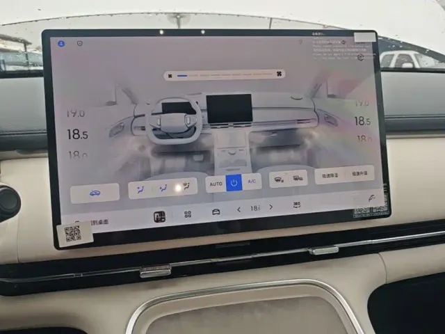 Geely Galaxy Starship 7 EM-i — Фото автомобиля 12