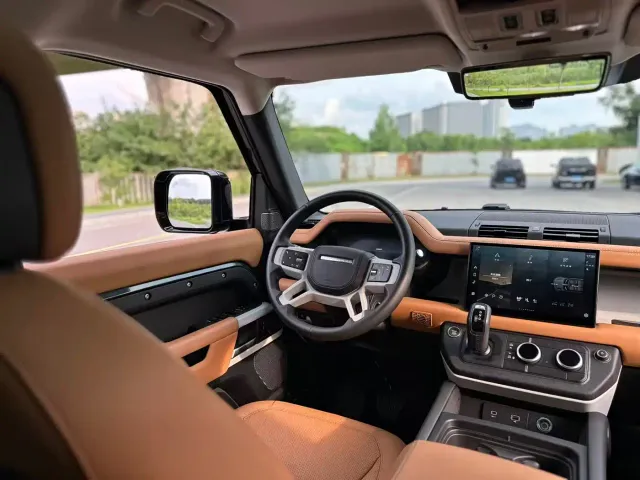 Land Rover Defender — Фото автомобиля 9