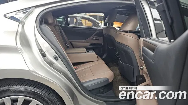 Lexus ES 7th Gen — Фото автомобиля 18