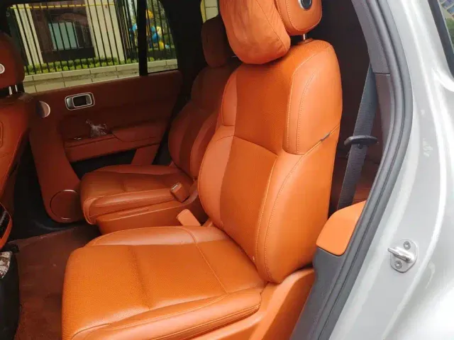 Li Auto L8 — Фото автомобиля 14