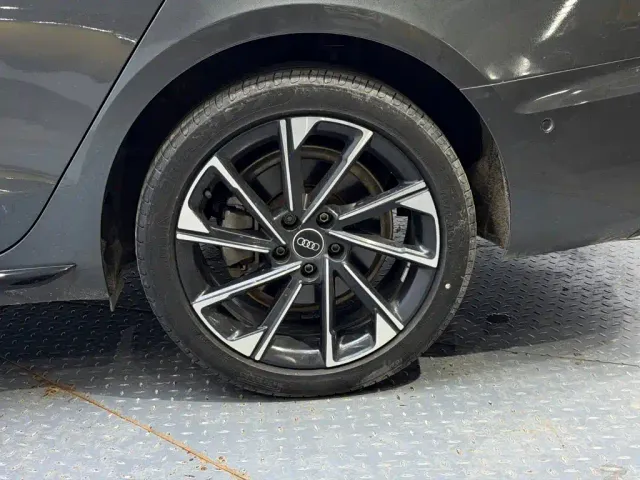 Audi A4L — Фото автомобиля 9
