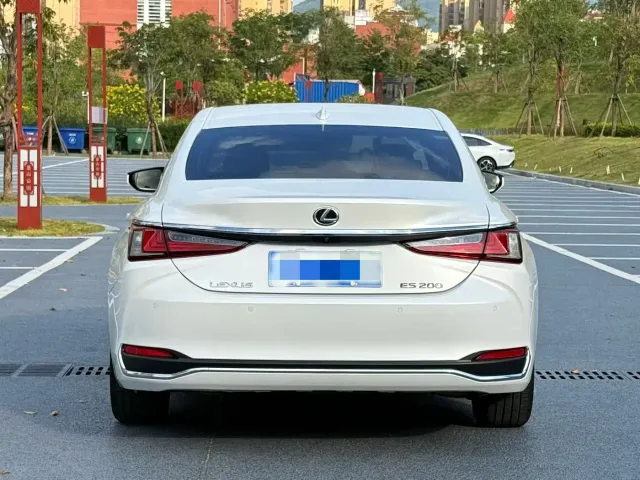 Lexus ES — Фото автомобиля 5