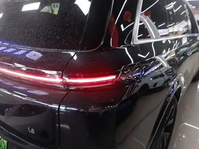 Li Auto L8 — Фото автомобиля 7