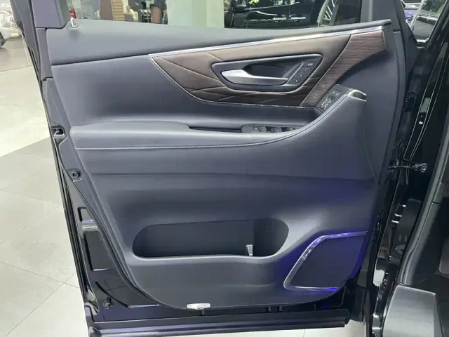 Toyota Vellfire — Фото автомобиля 14
