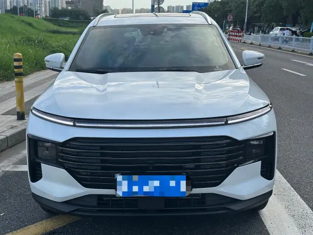 Jetour X70 Plus — Фото автомобиля 2