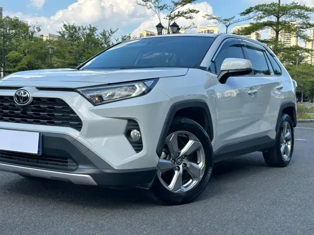 Toyota RAV4 — Фото автомобиля 14