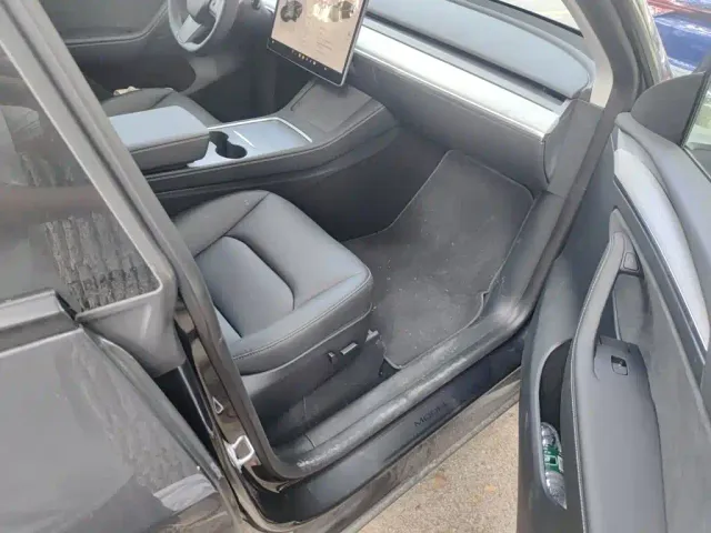 Tesla Model Y — Фото автомобиля 19