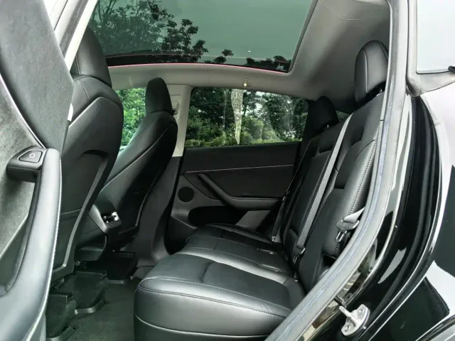 Tesla Model Y — Фото автомобиля 8