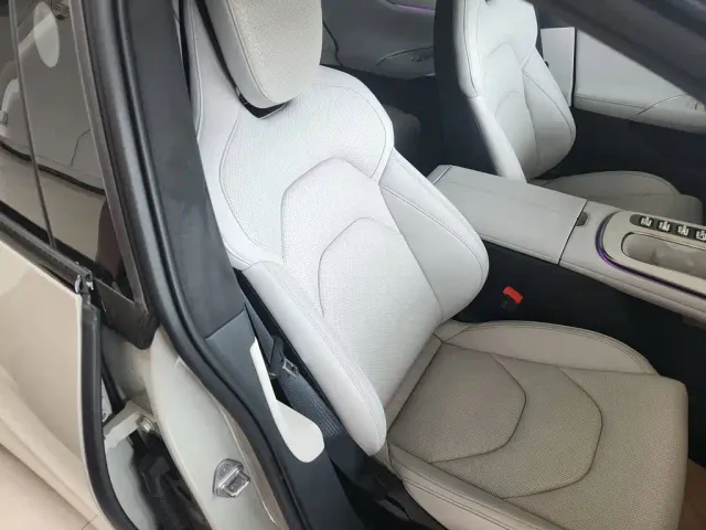 Xiaomi SU7 — Фото автомобиля 17