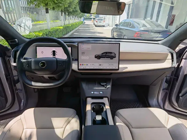 Volvo XC70 Plug-in Hybrid — Фото автомобиля 14