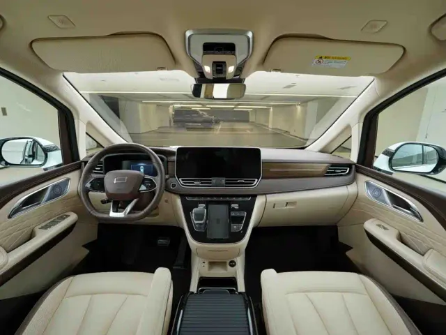 Bestune Besturn M9 — Фото автомобиля 19