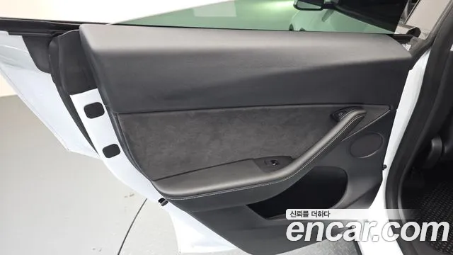 Tesla Model Y — Фото автомобиля 14