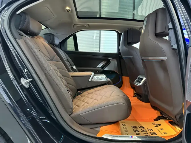 BMW 7 Series — Фото автомобиля 10