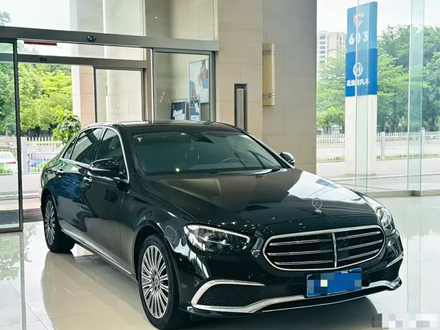 Mercedes-Benz E-Class — Фото автомобиля 3