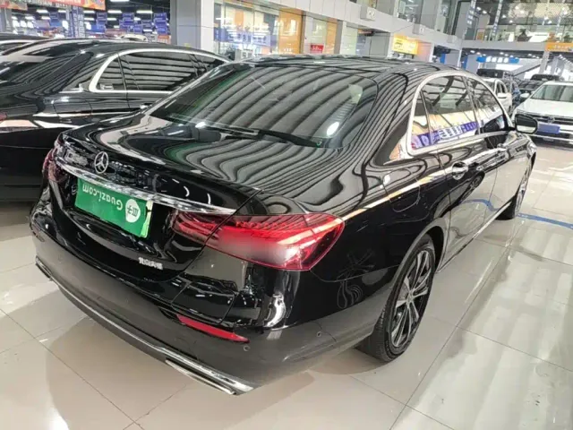 Mercedes-Benz E-Class — Фото автомобиля 6