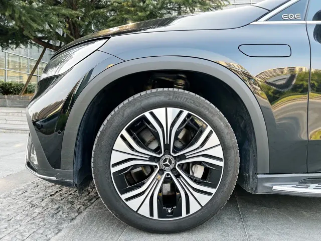 Mercedes-Benz EQE SUV — Фото автомобиля 12