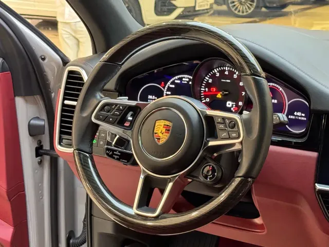 Porsche Cayenne — Фото автомобиля 24