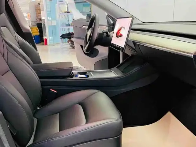 Tesla Model Y — Фото автомобиля 6