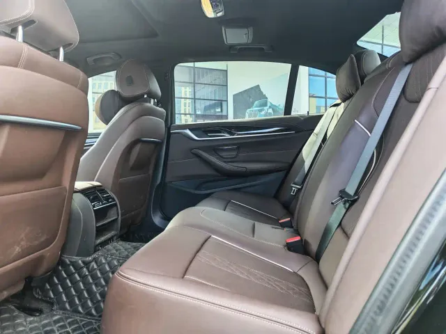 BMW 5 Series — Фото автомобиля 13