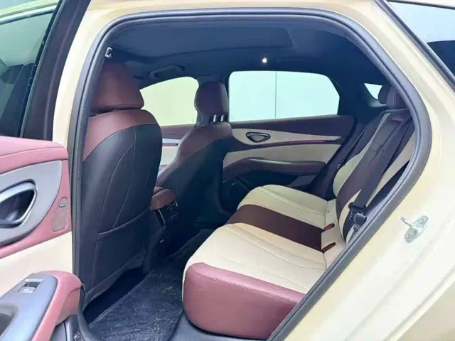 BYD Seal 07 DM-i — Фото автомобиля 9