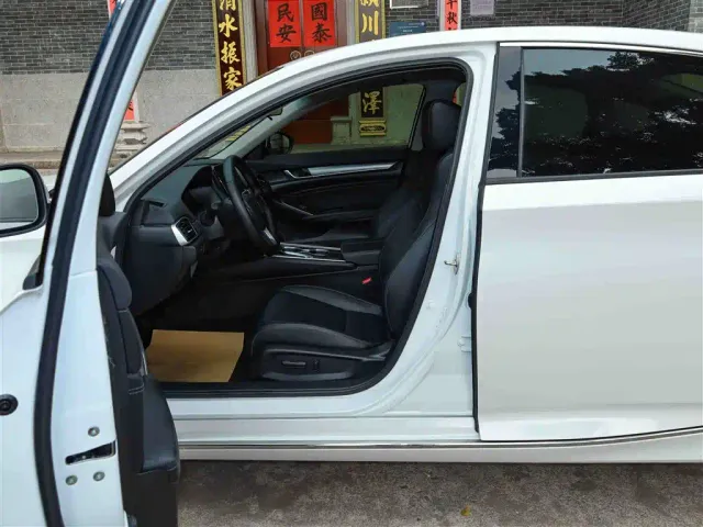 Honda Accord — Фото автомобиля 16