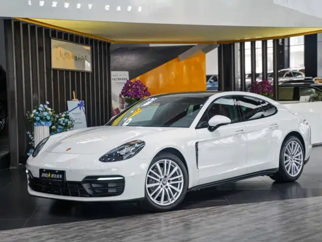 Фотография автомобиля — Porsche Panamera