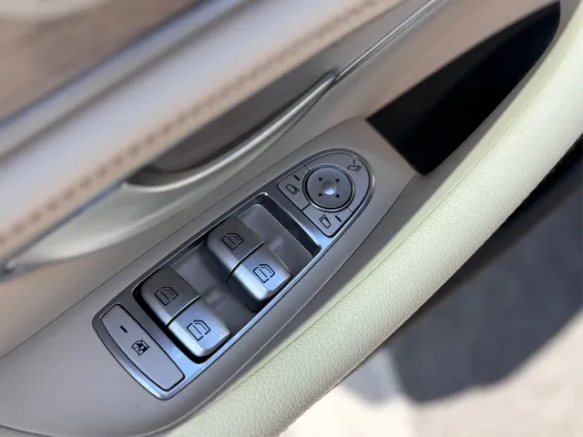 Mercedes-Benz CLS-Class — Фото автомобиля 15