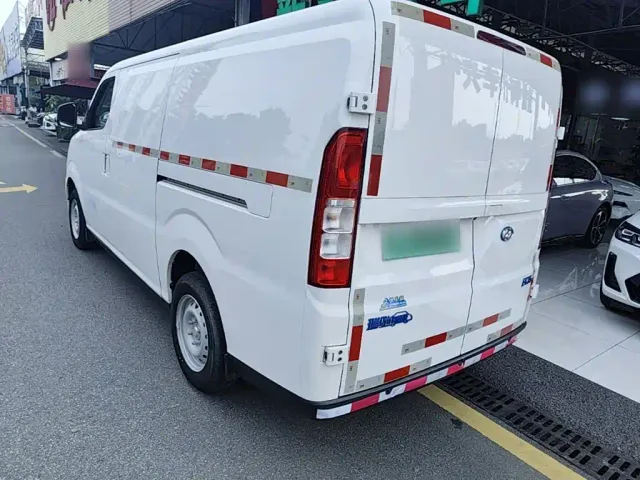 Ruichi New Energy EC75 — Фото автомобиля 4